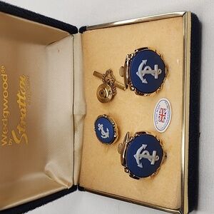 🌟🤩HOST PICK ⭐️🌟 WEDGWOOD set of CUFFLINKS and tie brooch pin